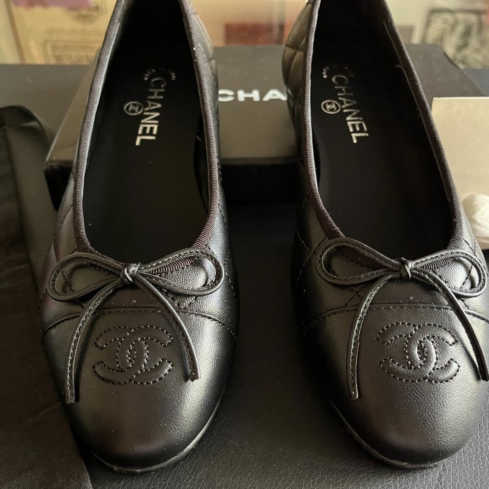 Ballerina black leather flats